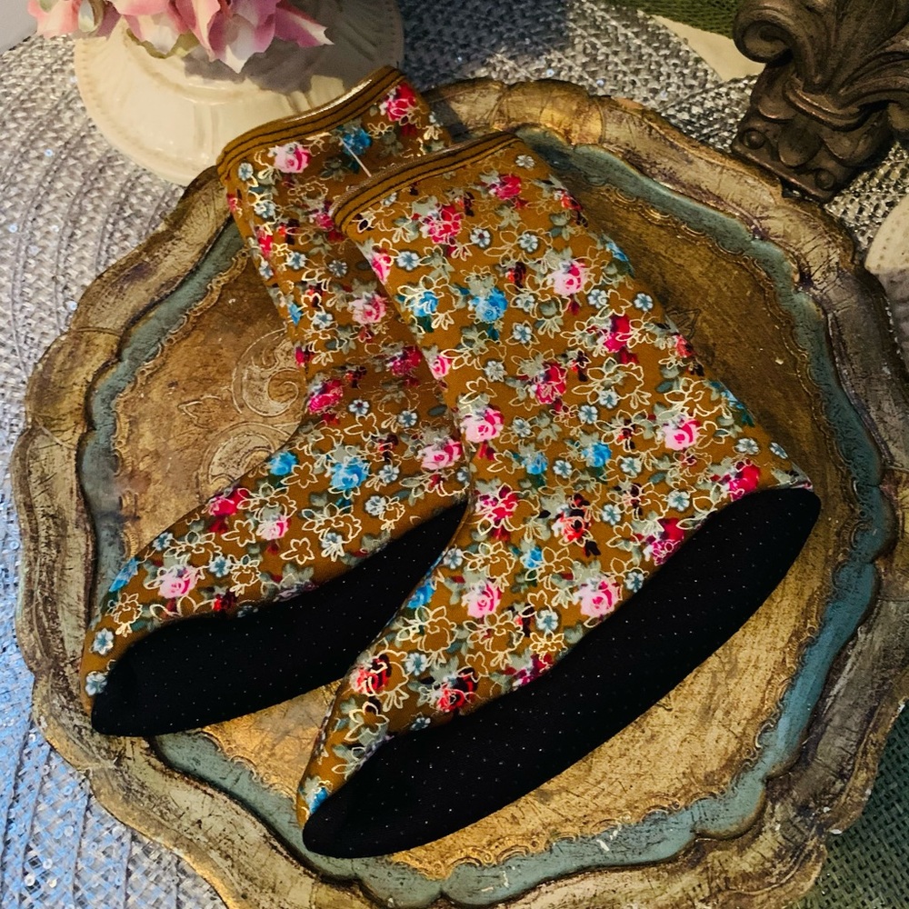 Girls Oriental soft booties/moccasins/ slippers